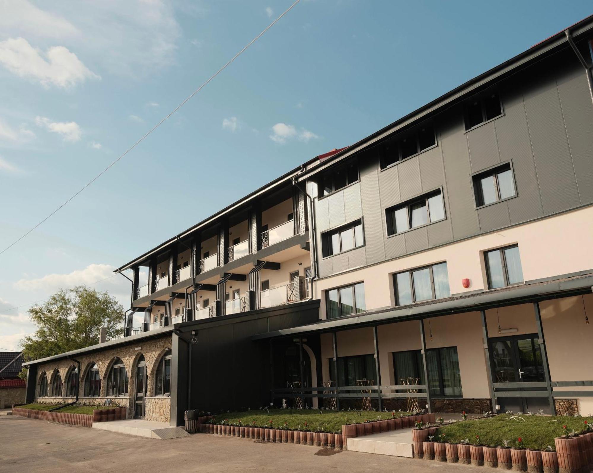 Hanul Ursilor Targu Neamt Exterior foto